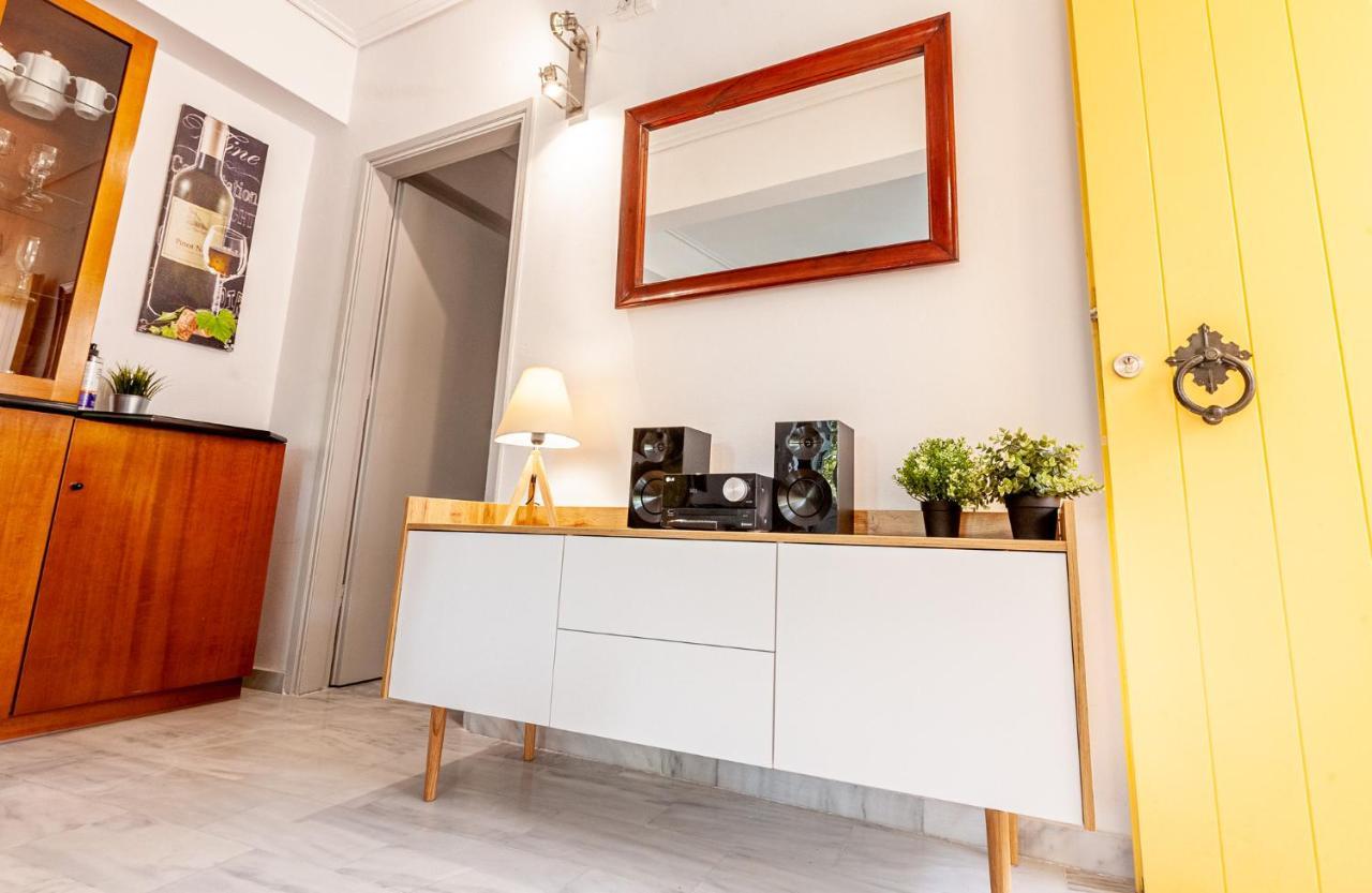 Sunny On The 2nd Floor In Bohemian Psiri In Athens' Historic Center-in Vivo Apartment