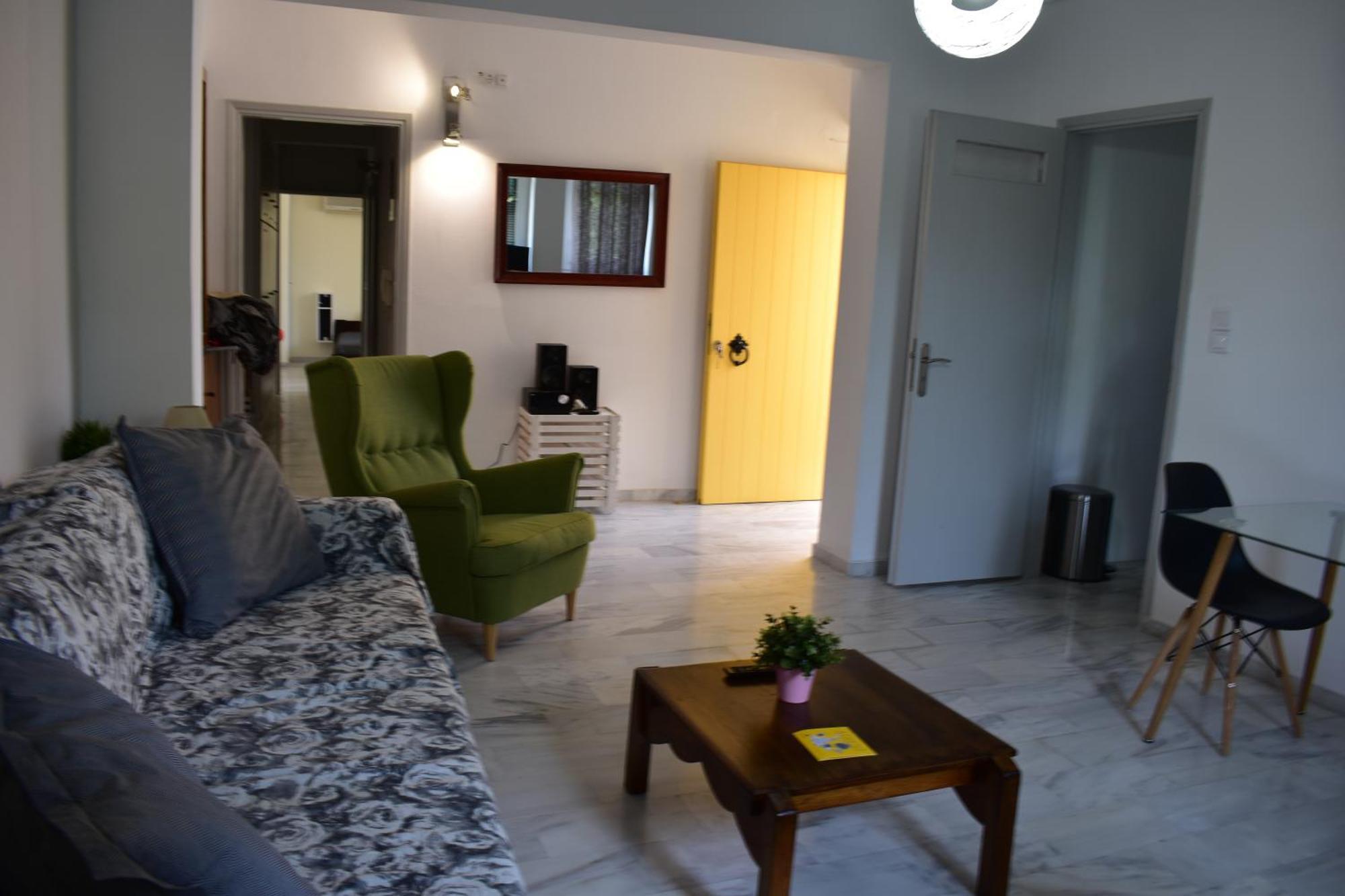 Apartment Sunny On The 2nd Floor In Bohemian Psiri In Athens' Historic Center-in Vivo *