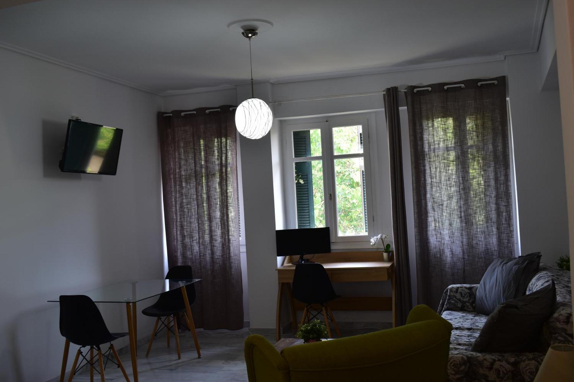 Apartment Sunny On The 2nd Floor In Bohemian Psiri In Athens' Historic Center-in Vivo