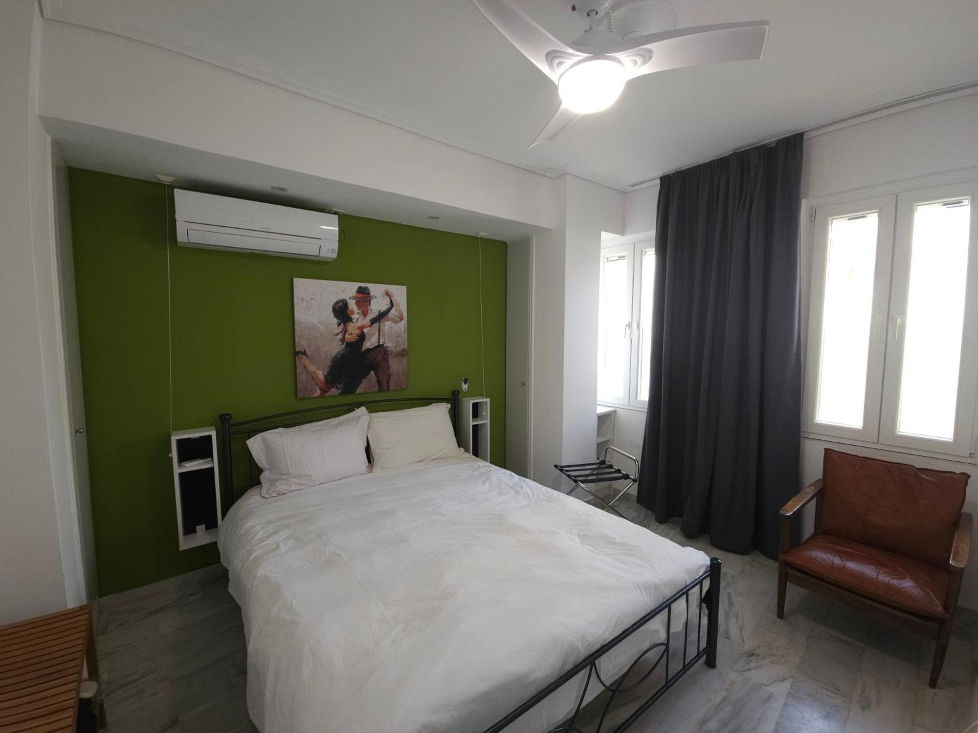 Sunny On The 2nd Floor In Bohemian Psiri In Athens' Historic Center-in Vivo Apartment