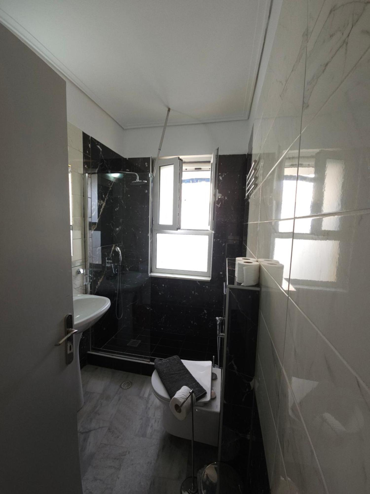 Sunny On The 2nd Floor In Bohemian Psiri In Athens' Historic Center-in Vivo Apartment Athen